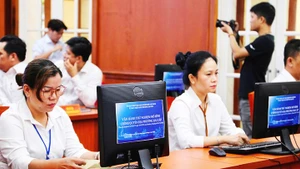 Cán bộ với tình huống giả định trong việc giải quyết hồ sơ trực tuyến.