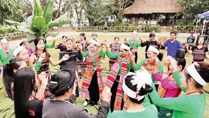 Làng Văn hóa mở Trại sáng tác