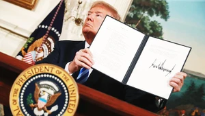 Tổng thống Donald Trump công bố lệnh trừng phạt mới lên Iran. Ảnh: CNN