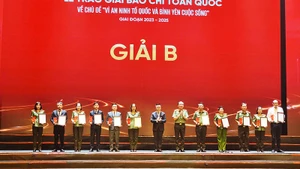Trao Giải Báo chí "Vì An ninh Tổ quốc và bình yên cuộc sống"