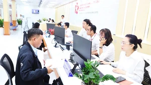 Trung tâm Phục vụ hành chính công Thành phố Hồ Chí Minh là nơi tiếp nhận hồ sơ hành chính tập trung của 16 sở, ngành.