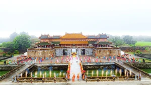 Lầu Ngũ Phụng, Ngọ Môn Huế, nơi 80 năm trước Vua Bảo Đại trao ấn kiếm cho đại diện chính phủ, tuyên bố thoái vị.
