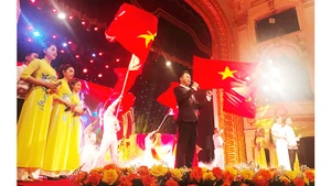 Biểu diễn mừng Đảng, mừng đất nước tại Nhà hát Lớn, Hà Nội.