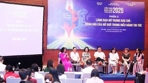 Các diễn giả chia sẻ ý kiến tại phiên thảo luận.