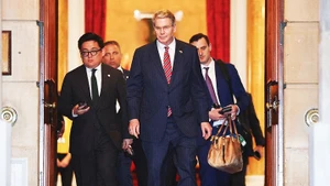 Phái đoàn Mỹ sau cuộc họp với phía Trung Quốc tại London. Ảnh: REUTERS
