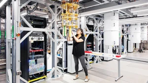 Một hệ thống điện toán lượng tử của Công ty IBM. Ảnh: BLOOMBERG