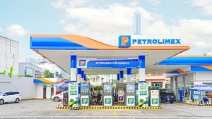 Tập đoàn Xăng dầu Việt Nam (Petrolimex) sẽ thí điểm kinh doanh xăng sinh học E10 (xăng E10) ở các cửa hàng thuộc địa bàn TP Hồ Chí Minh (trước sáp nhập) từ ngày 1/8. Ảnh: PETROLIMEX