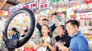 Hỗ trợ 20 triệu thanh niên khởi nghiệp trên thương mại điện tử