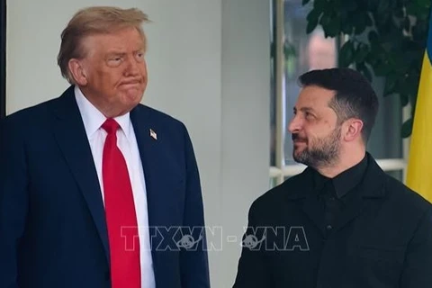 Ngày 18/8/2025, Tổng thống Mỹ Donald Trump (trái) đã có cuộc gặp với Tổng thống Ukraine Volodymyr Zelensky (phải) tại Nhà trắng để thảo luận về những vấn đề then chốt liên quan đến việc kết thúc cuộc xung đột Nga-Ukraine. (Ảnh tư liệu: THX/TTXVN)