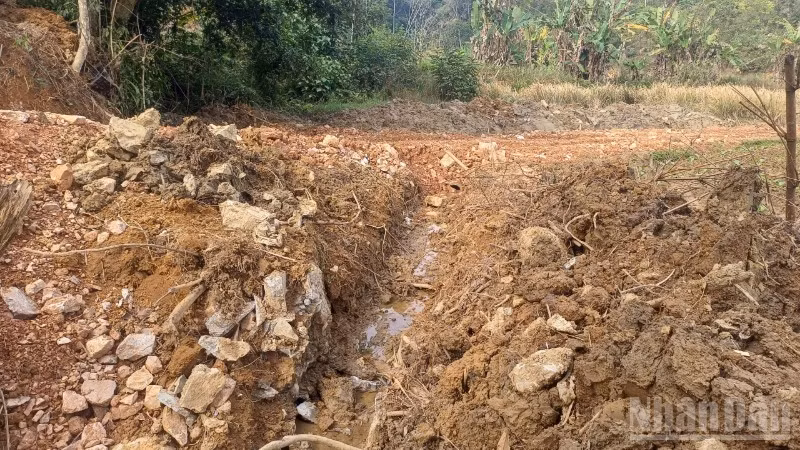 Công trình thủy lợi chậm tiến độ gây ảnh hưởng đến sản xuất nông nghiệp ở xã Nam Tuấn, tỉnh Cao Bằng.
