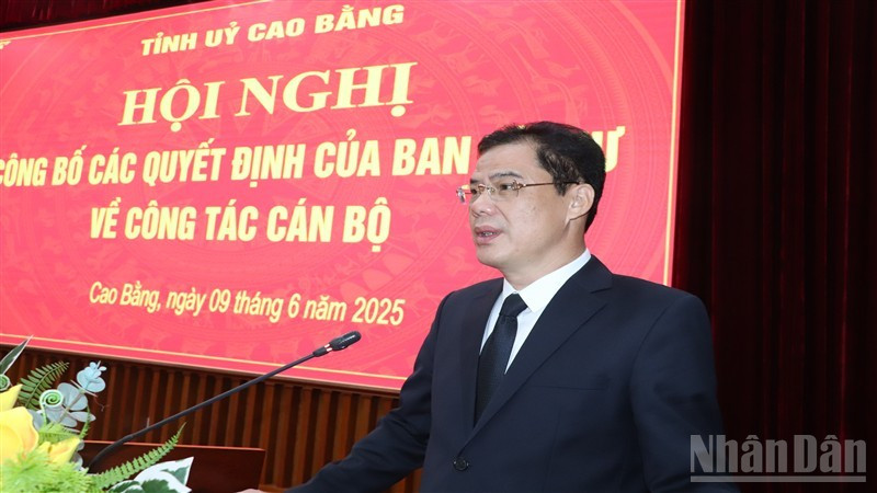 Thiếu tướng Vũ Hồng Quang, Phó Bí thư Tỉnh ủy Cao Bằng phát biểu ý kiến tại hội nghị. ndo_br_img-9706-800-x-450.jpg