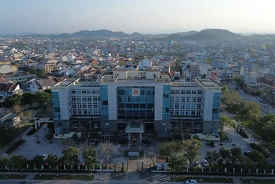 Trụ sở quận Thuận Hóa cũ nguyên là trụ sở Ủy ban nhân dân thành phố Huế và bị bỏ trống từ ngày 1/7/2025.