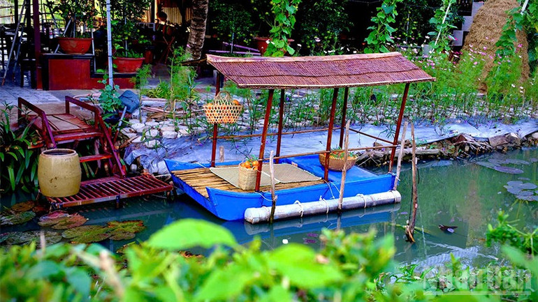 ទេសភាពខ្នាតតូចនៅសួនក្រូចឃ្វិចពណ៌ផ្កាឈូកបាជួត។ ndo_br_qh3.jpg