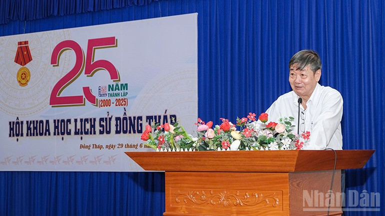 Chủ tịch Hội Khoa học Lịch sử tỉnh Đồng Tháp Lê Minh Trung. (Ảnh: HỮU NGHỊ) ndo_br_khls-dt1.jpg
