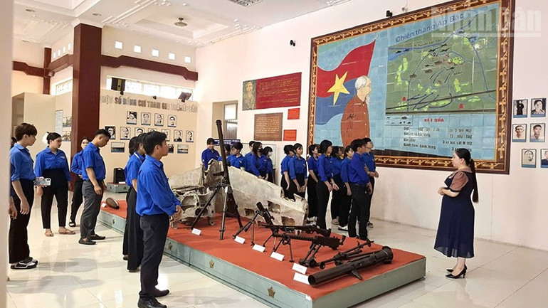 Xã đoàn Tân Phước 1, tổ chức hoạt động đến với địa chỉ đỏ. ndo_tr_tanphuoc.jpg