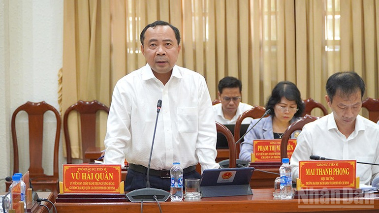 Đại biểu trình bày ý kiến tại hội nghị. ndo_br_hn2.jpg
