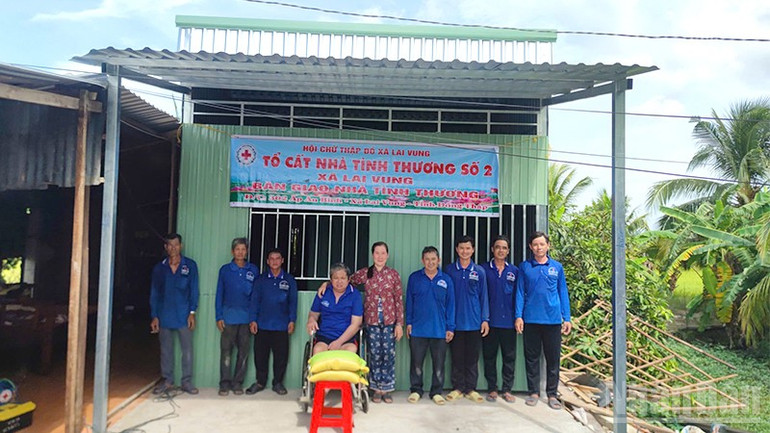 Tổ cất nhà tình thương số 2 xã Lai vung, tỉnh Đồng Tháp bàn giao nhà tình thương tại ấp An Bình, xã Lai Vung. ndo_br_bgn.jpg
