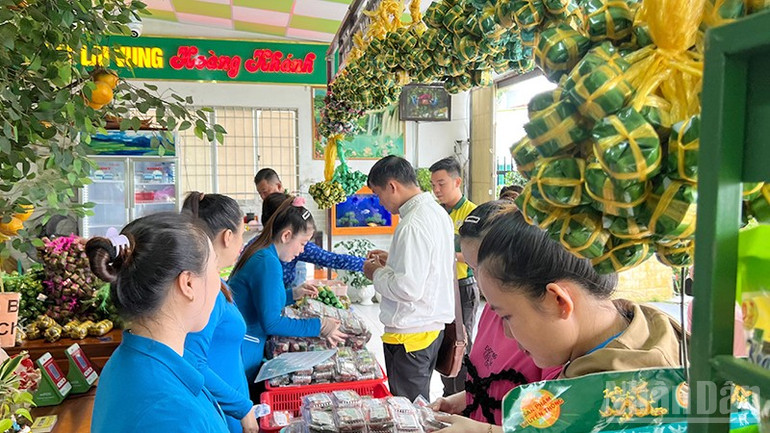Cơ sở sản xuất nem Hoàng Khánh. ndo_br_nemlaivung-3.jpg