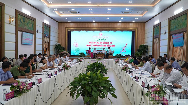 Quang cảnh buổi Tọa đàm. (Ảnh: HỮU NGHĨA) ndo_br_toadam2.jpg