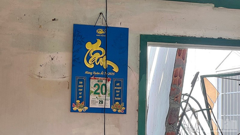 Tờ lịch ngày 20/9, ngay ngày xảy ra sạt lở còn sót lại trong căn nhà bị sạt lở. ndo_br_slcl3.jpg