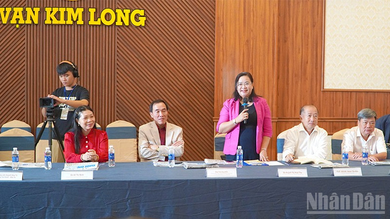 Giám đốc Sở Văn hóa, Thể thao và Du lịch tỉnh Đồng Tháp Huỳnh Thị Hoài Thu phát biểu tại buổi tọa đàm. ndo_br_nhkhoa4.jpg