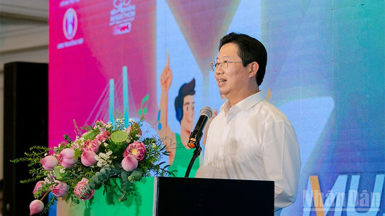 Phó Chủ tịch Ủy ban nhân dân tỉnh Đồng Tháp phát biểu tại buổi công bố giải “VPBank Đất Sen Hồng Music Marathon 2025”. ndo_br_dsh2.jpg