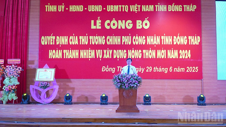 Bí thư Tỉnh ủy Đồng Tháp Lê Quốc Phong phát biểu tại lễ công bố. ndo_br_ntm-dt5.jpg