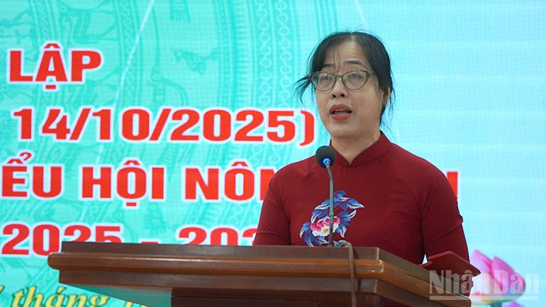 Phó Chủ tịch Ủy ban Mặt trận Tổ quốc Việt Nam tỉnh, Chủ tịch Hội Nông dân tỉnh Đồng Tháp Nguyễn Thị Hồng Phượng phát biểu. ndo_br_hoi-nd.jpg