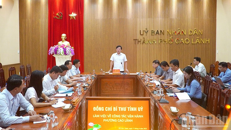 Bí thư Tỉnh ủy Đồng Tháp Lê Quốc Phong phát biểu tại buổi làm việc. (Ảnh: HỮU NGHĨA) ndo_br_pcl12.jpg