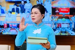 Bà Đặng Thị Kim Oanh phát biểu tại phiên họp.