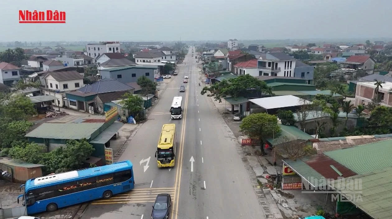 Đề xuất miễn giảm nhiều loại phí để kéo giảm giá cước vận tải