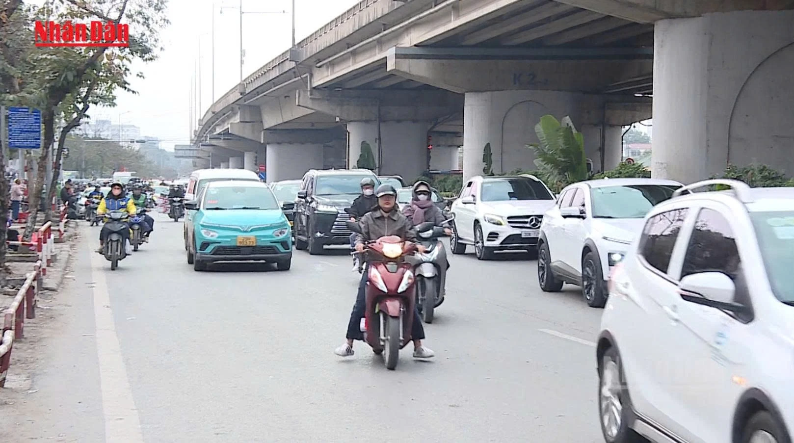 Hà Nội điều chỉnh giờ hoạt động phương tiện: Giải pháp giảm ùn tắc giao thông