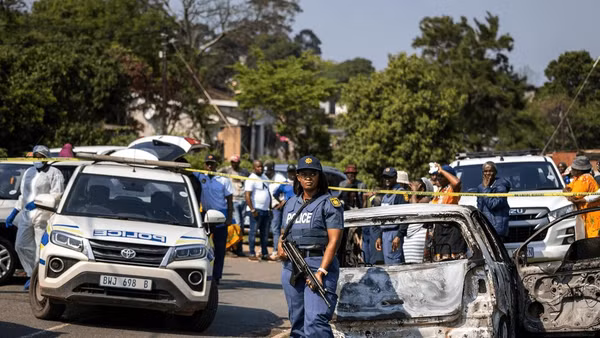 Hiện trường vụ xả súng ở thành phố Durban. Ảnh: REUTERS
