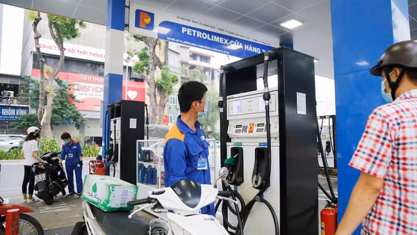 Cần nghiên cứu phương án tiếp tục bổ sung nguồn lực cho Quỹ Bình ổn giá xăng dầu. Ảnh: ANH QUÂN