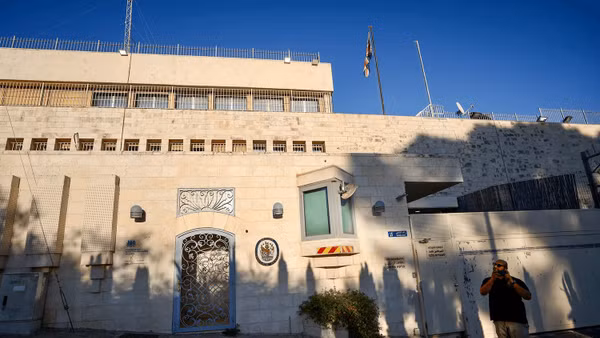 Tổng lãnh sự quán Anh tại Đông Jerusalem. Ảnh: REUTERS