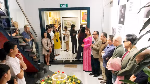 Giới thiệu về triển lãm “Bản thể giấy”. 