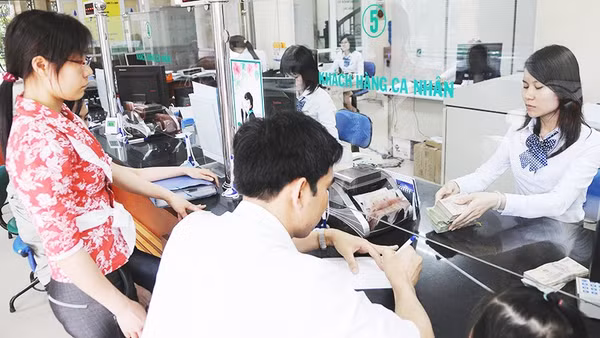 Hiện nay, tiền gửi huy động phần lớn là ngắn hạn. Ảnh: NAM ANH