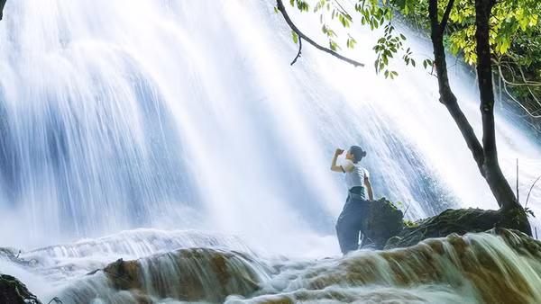 Theo dòng thác đổ trên cao nguyên Sìn Hồ