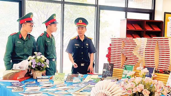 Từ trang sách đến sức mạnh tinh thần người lính