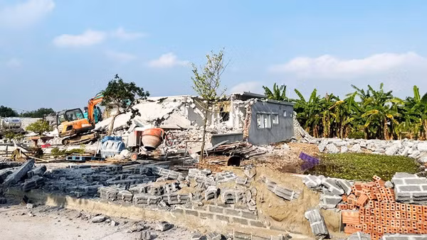 Một công trình vi phạm trên đất nông nghiệp tại phường Trần Lãm (Hưng Yên) đã bị cưỡng chế.