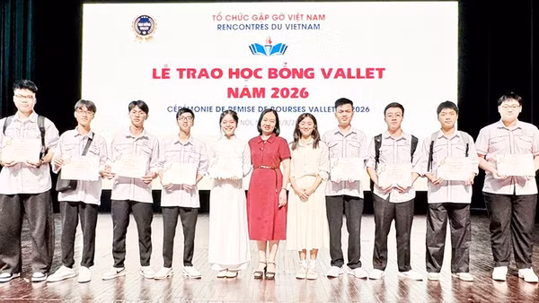 “Gặp gỡ Việt Nam” trao học bổng Vallet 
