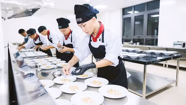 Học viên KOTO thực hành tại trường.