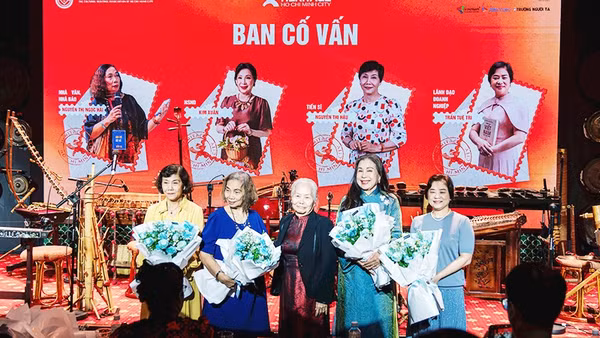TS Nguyễn Thị Hậu (bên trái) tham gia ban cố vấn Dự án Heritage Ho Chi Minh City của Hội Di sản Văn hóa TP Hồ Chí Minh.