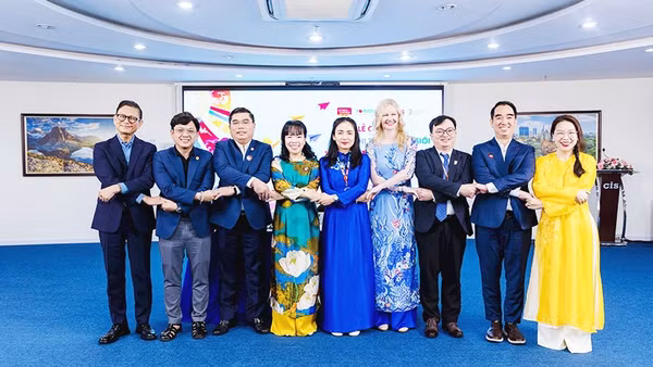 DFC Việt Nam chính thức công bố Việt Nam là quốc gia đăng cai Hội nghị Trẻ em Thế giới năm 2027. Ảnh: YẾN NHY