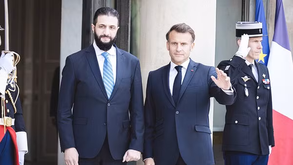 Hai nhà lãnh đạo Pháp (bên phải) và Syria gặp gỡ tại Damascus. Ảnh: GETTYIMAGES