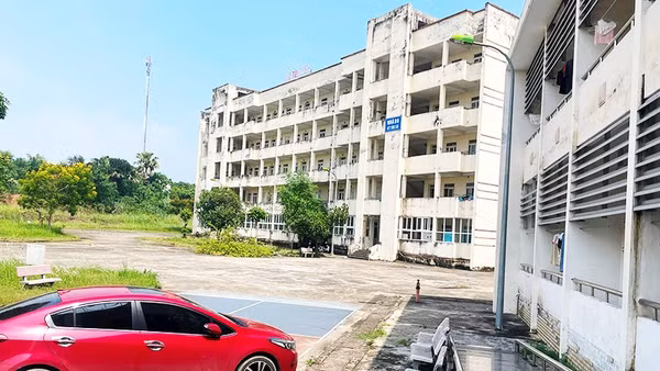 Trường đại học Khoa học (thuộc Đại học Thái Nguyên) sửa chữa hai tòa ký túc xá tại cơ sở 2 (Trường cao đẳng Luật miền bắc cũ), giải quyết chỗ ở cho 1.000 sinh viên.