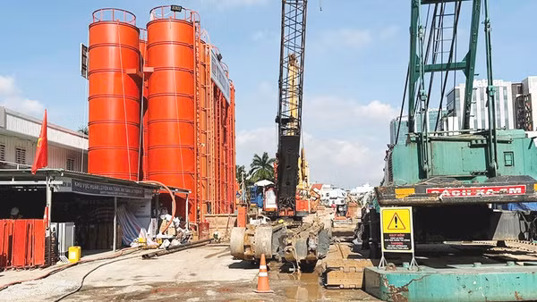 Công trường thi công dự án xây dựng tuyến metro số 2 (Bến Thành - Tham Lương).