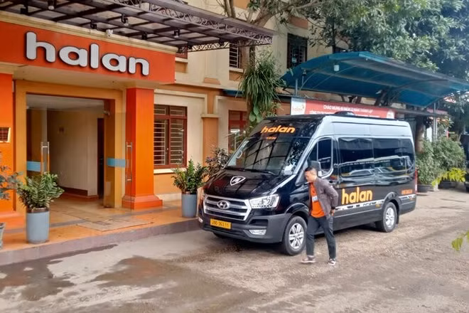 Công ty cổ phần Thương mại và Du lịch Hà Lan sẽ đón, đưa khán giả miễn phí từ đường Bắc Sơn vào sân vận động xem các trận đấu còn lại của Giải bóng đá Tứ Hùng-Thái Nguyên năm 2025.