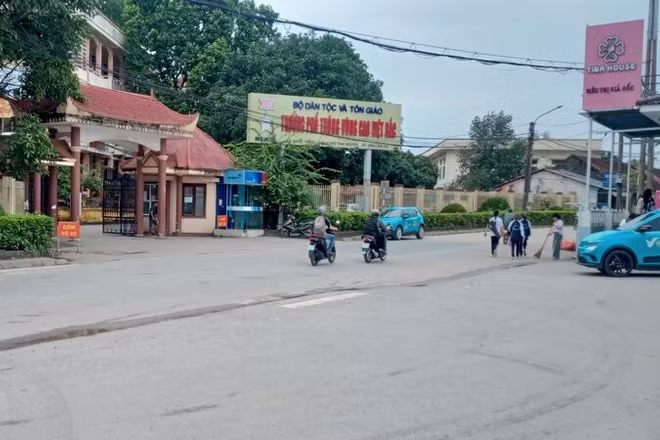 Nhiều thế hệ học sinh người dân tộc thiểu số trưởng thành từ Trường phổ thông vùng cao Việt Bắc.