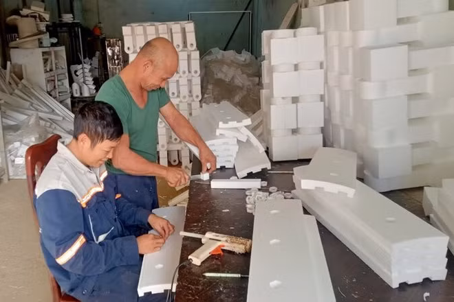 Nhà máy Cơ khí Sơn Cẩm khôi phục sản xuất sau lũ để có doanh thu trả nợ linh kiện, thiết bị thay thế.